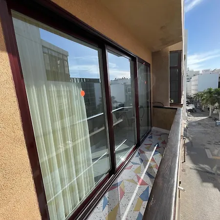 Casa Con Terraza En La Plazuela *