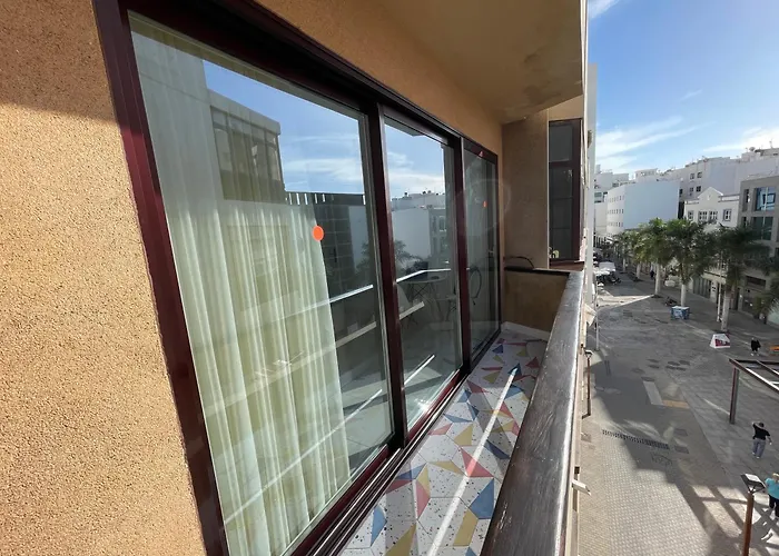 Casa Con Terraza En La Plazuela *