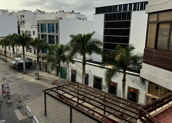 Casa Con Terraza En La Plazuela *